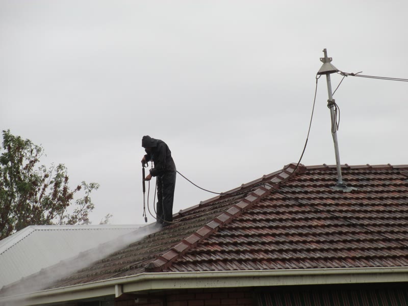 High pressure cleaning a cement tiled roof
